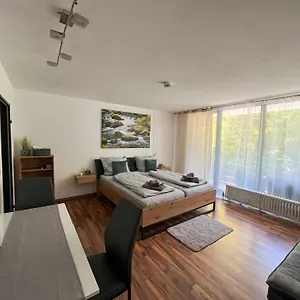 Helle Am Waldrand - Mit Balkon, Pool & Sauna Apartment
